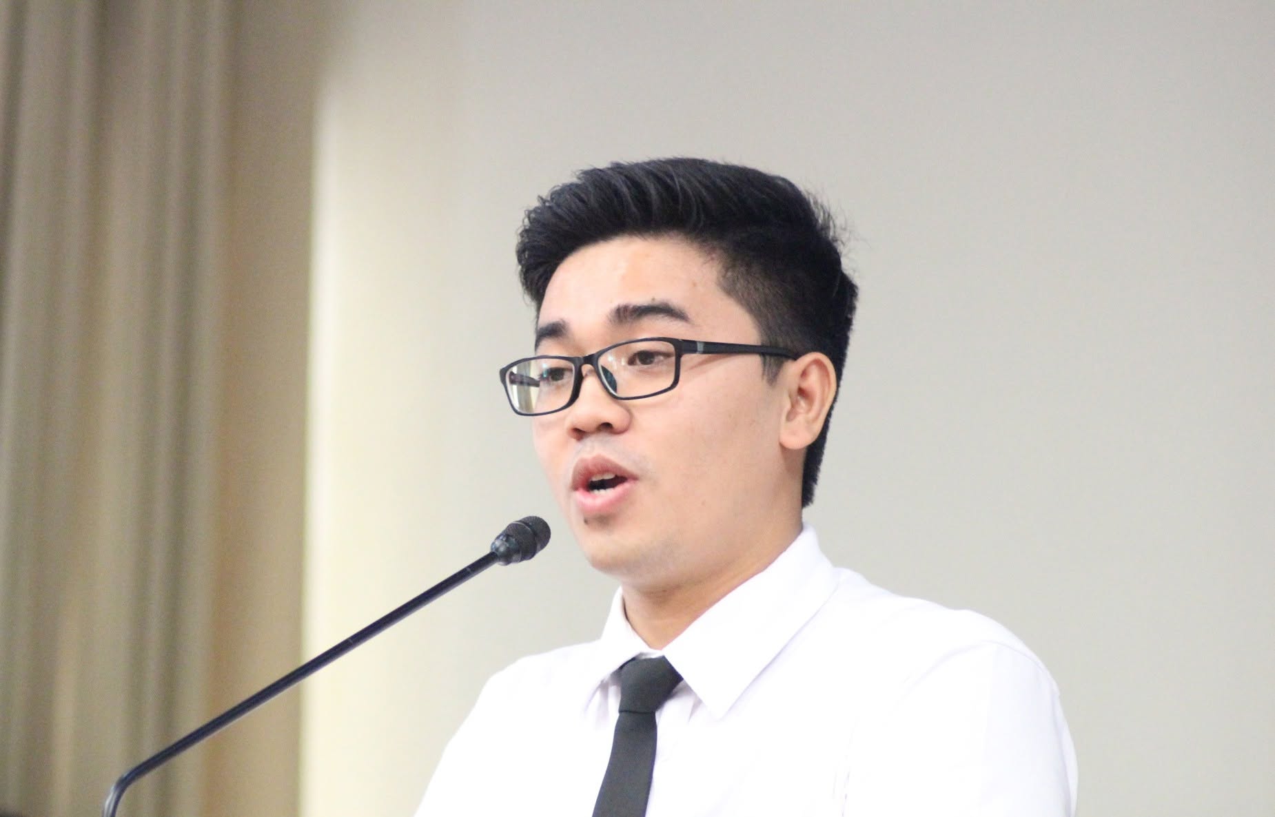 Mo Tolentino speaking at an event